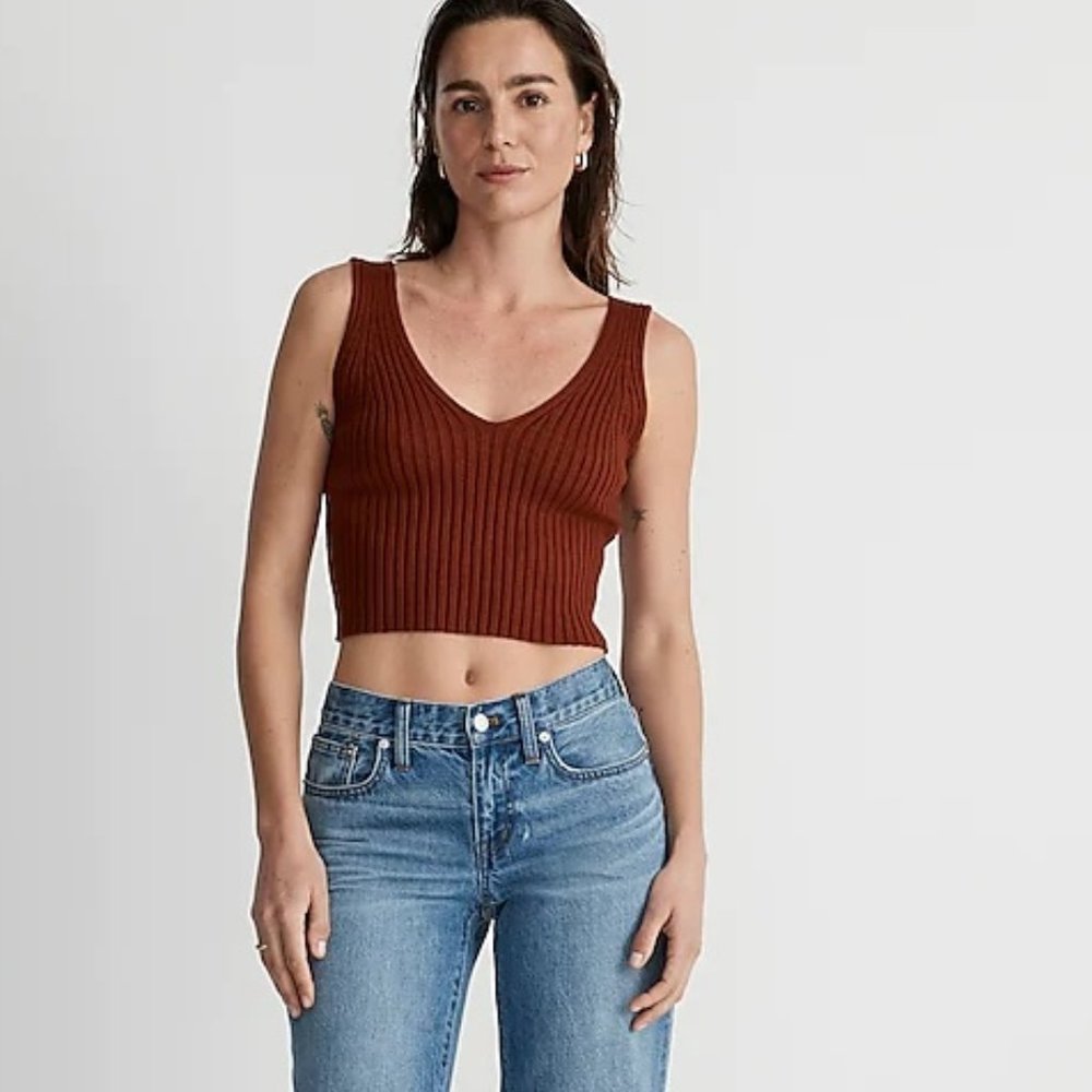 Ribbed V-Neck Cropped Tank Top - Rust
